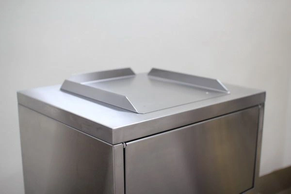 Мусорная урна Мега-3, 510х610х1310 мм,  покраска по RAL, с емкостью 120 л